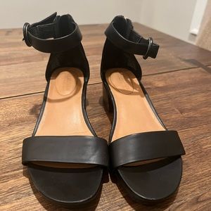Kenneth Cole sandals